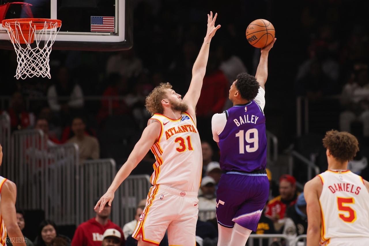 500.com-文班亚马29+11+6+3无缘今日最佳球员！杰伦-约翰逊22+16+15创纪录